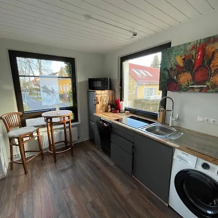 Seebadallee Mit Wallbox Fuer E-autos Рангсдорф